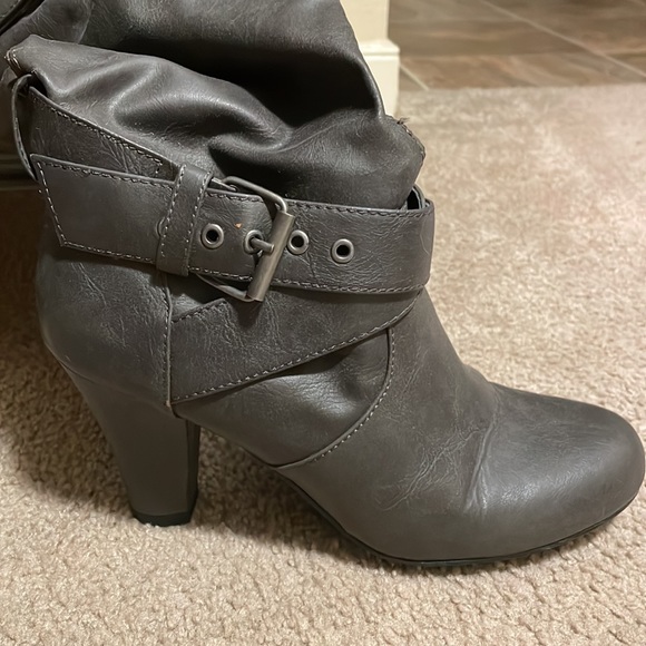Target brand size 8, grey in color ladie boots. 3 inch heel and 16 inch high - Picture 4 of 6